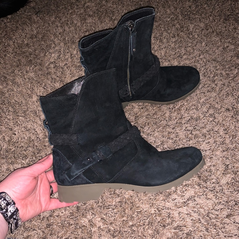 Teva Black Suede Boots Size 7.5